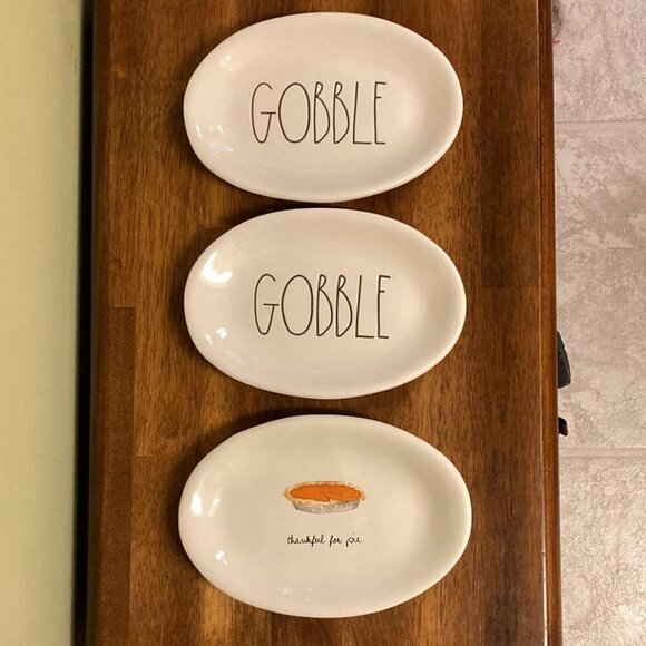 EUC!  Rae Dunn "Gobble and Thankful For Pie" Oval Plates - Picture 1 of 9